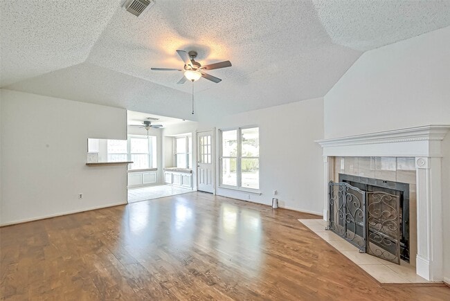 Building Photo - 2922 Lakefield Way