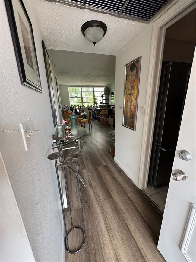 Foto del edificio - 9495 Evergreen Pl