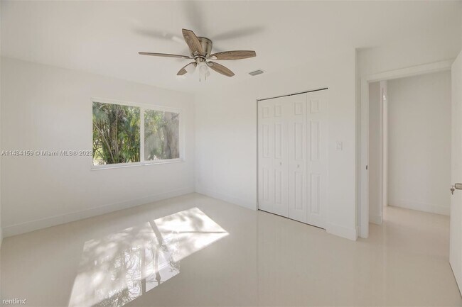 Building Photo - 3 br, 2 bath House - 832 NW 28th St