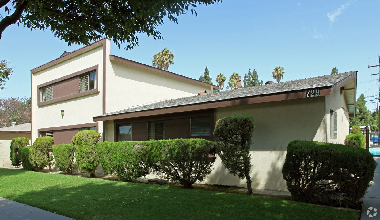 Primary Photo - Capri Apartments