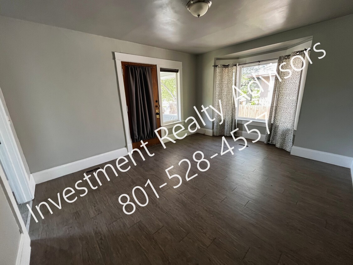 Primary Photo - Renovated Duplex With Bonus Room!