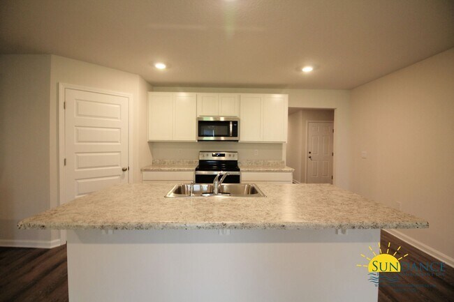 Building Photo - Gorgeous 4 Bedroom Home in Crestview!