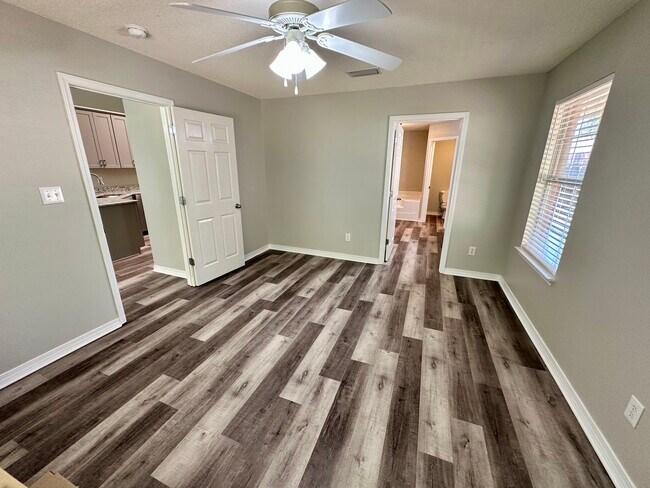 Foto del edificio - 11699 Madrone Ln