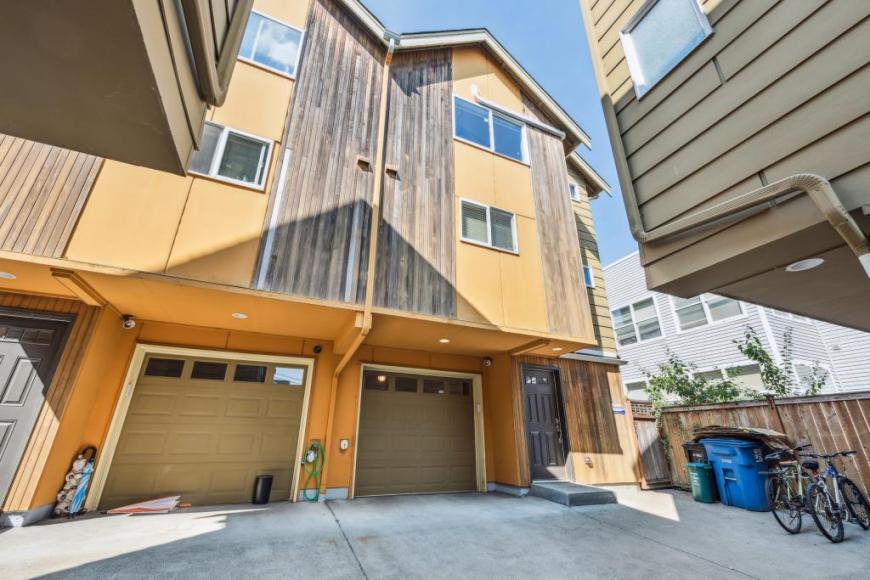 Primary Photo - 3 bedroom in Seattle WA 98199