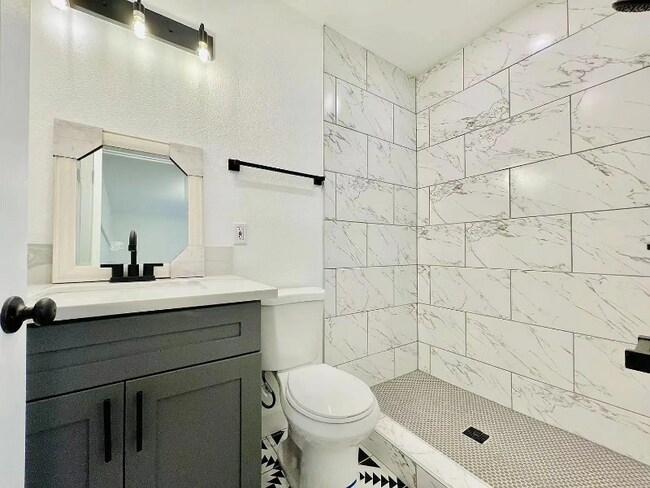 Foto del edificio - 3243 N Lugo Ave