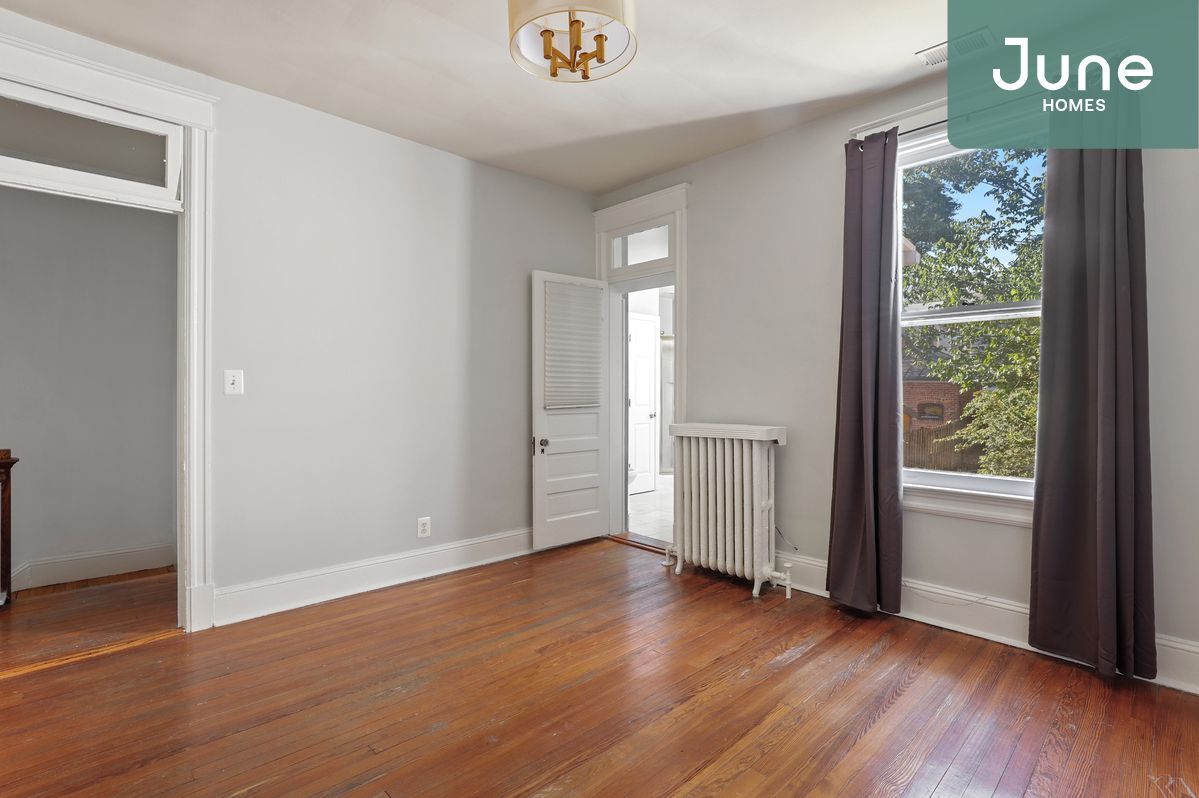 Foto principal - ROOM ONLY in 4-bed/2.0-bath Home