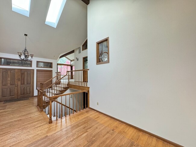 Building Photo - Spacious and Updated Home in Prime Redmond...