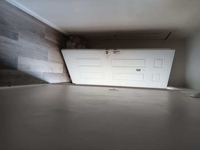 Photo - 2541 Myrtle Ave Apartment