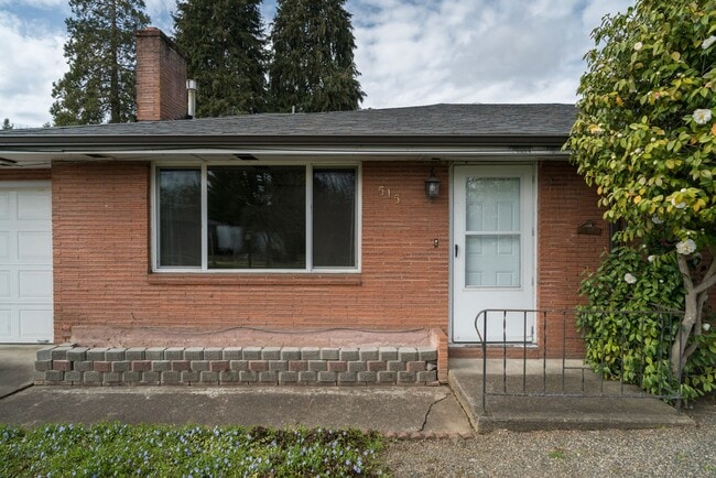 Building Photo - SE Walnut (Hillsboro)