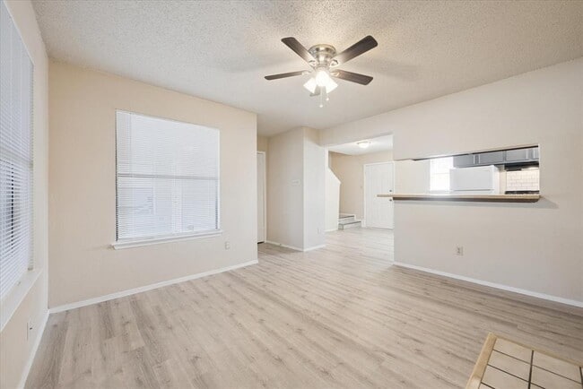 Building Photo - 2807 W Slaughter Ln