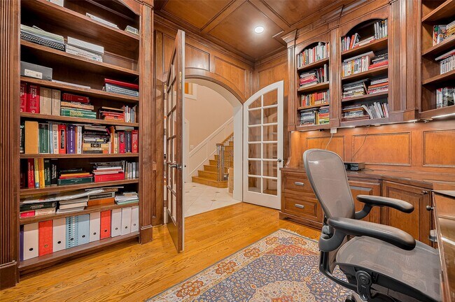 Building Photo - 11826 Legend Manor Dr