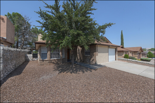 Building Photo - 649 Hempstead Dr