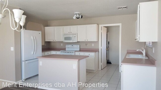 Foto del edificio - 3 br, 2 bath House - 10618 E BOGART