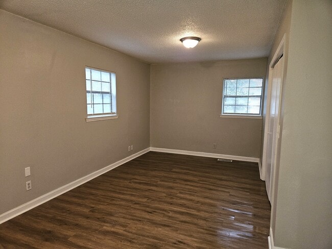 Building Photo - 131 Dolores Dr