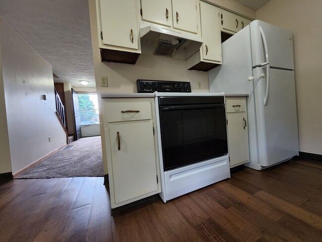 Building Photo - 1668 Colonial Dr