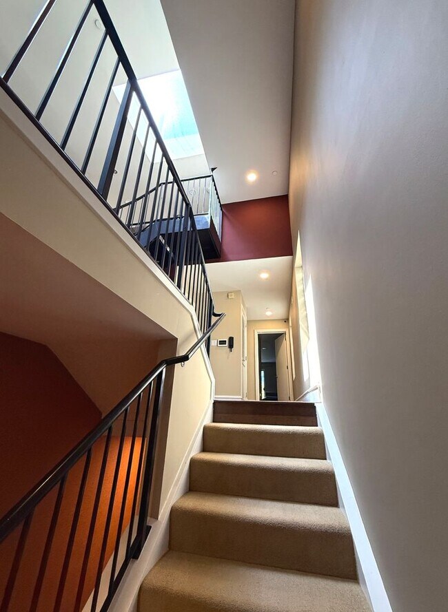 Foto del edificio - HUGE MODERN BRIGHT Potrero Hill Top Floor ...