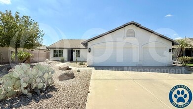 Building Photo - 1123 E Betsy Ln