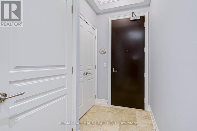 Building Photo - 20 Burkebrook Pl