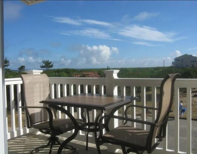 Bistro Seating on Deck - 3312 Ocean Ave