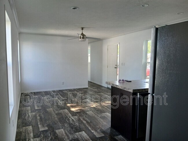 Foto del edificio - 900 N Curry Pike