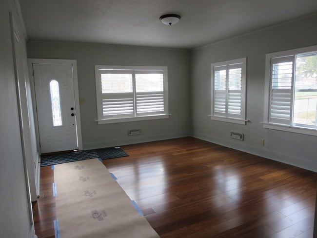 Sala de estar - 203 Division St
