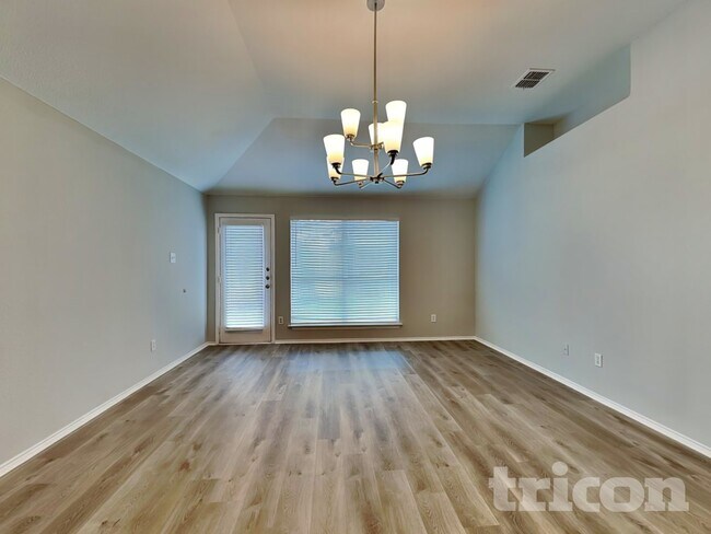 Building Photo - 1700 Bob Dr