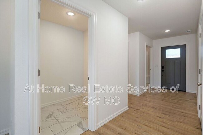 Foto del edificio - 5634 West Mangrove St