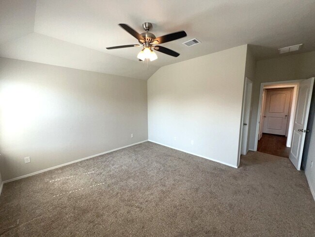 Foto del edificio - 2418 Rainier Mist Rd