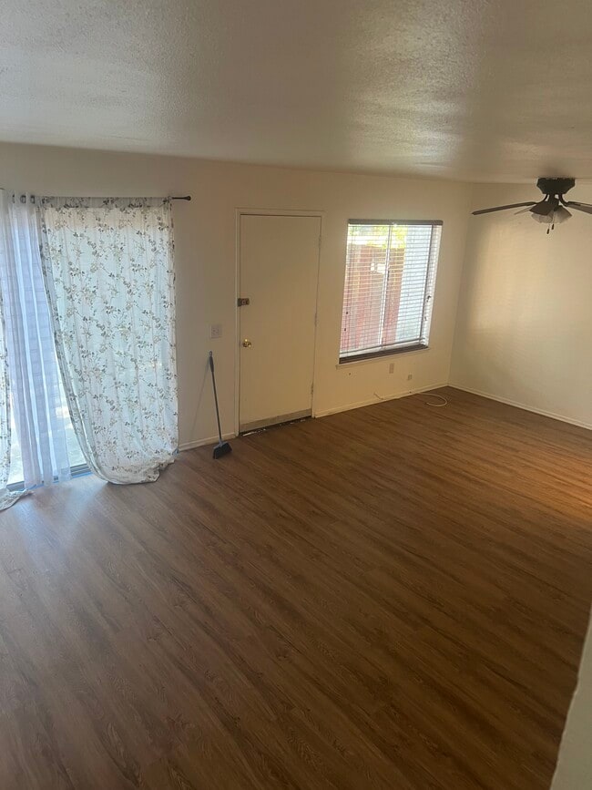 Foto del edificio - 4853 Jackson St