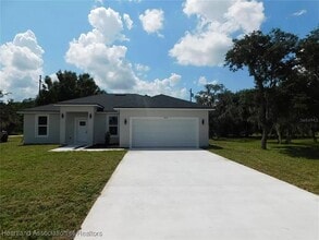 Building Photo - 111 Friendly Cir