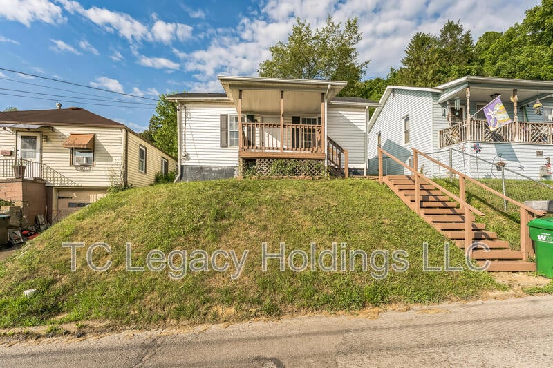 Primary Photo - 415 Simpson Ave