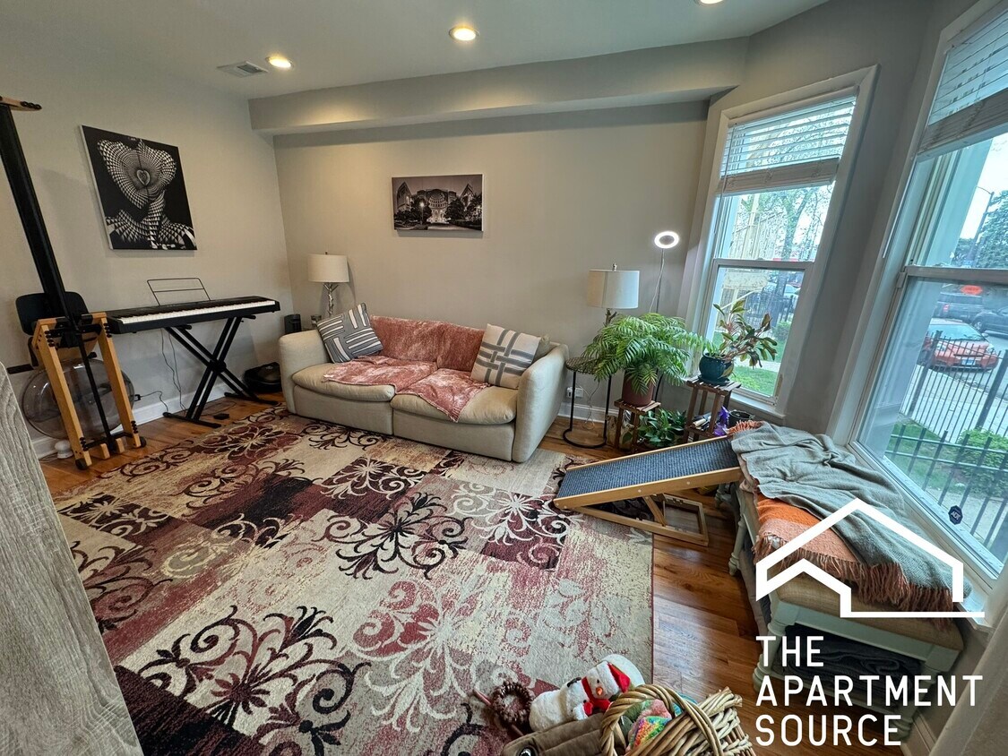 Primary Photo - 3130 N Kimball Ave