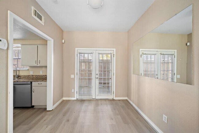 Building Photo - 11710 Southlake Dr