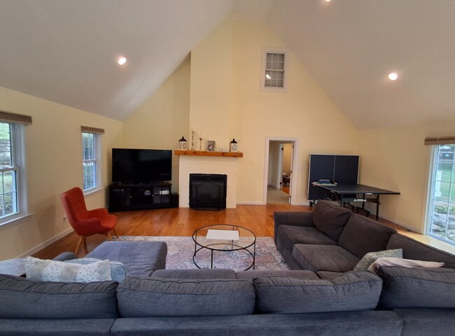 Foto del edificio - 6 Rockwood Ln