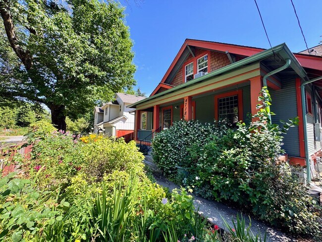 Foto del edificio - Beautiful 4+ Bed, 3 Bath Crafstman Home with Fenced Yard near St. Johns