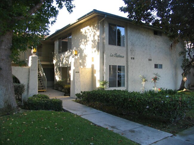 Foto del edificio - Spacious 1 Bedroom 1 Bath Upstairs Unit Apartment