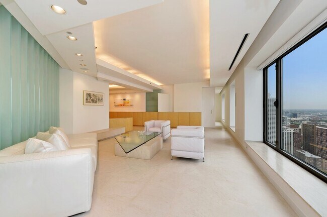 Building Photo - 950 N Michigan Ave