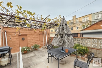 Building Photo - Beautiful 1-Bedroom Apartment with Private...