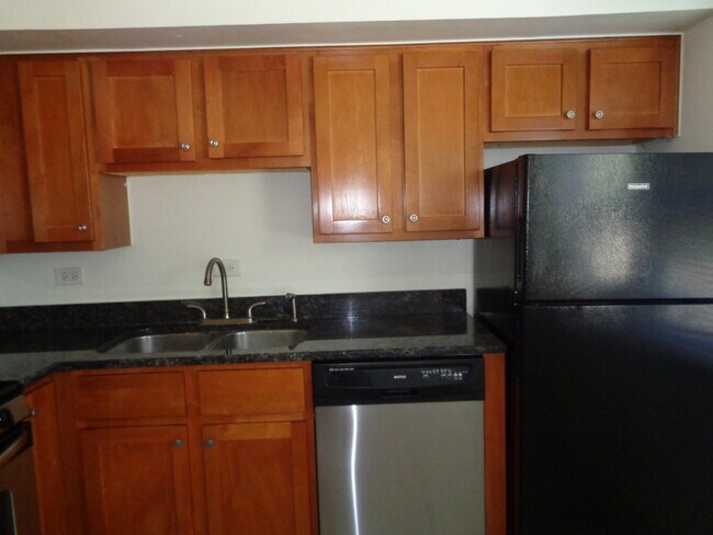 Building Photo - 10917 S Lloyd Dr