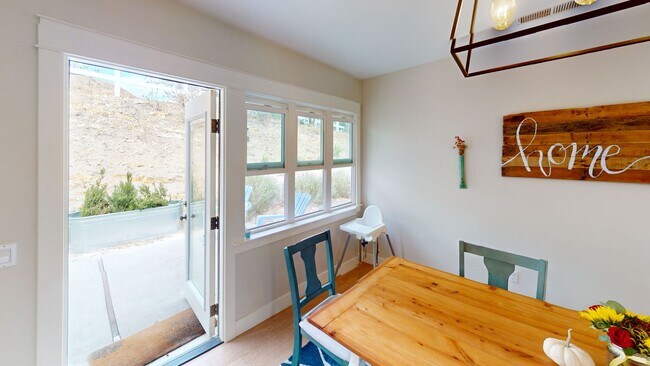 Foto del edificio - Beautiful 4 Bedroom, 3 Bathroom Atascadero Home On 2 Acre Lot with Solar Power