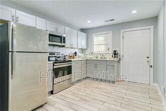 Building Photo - 1408 Lyle Ave