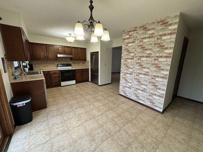 Building Photo - 2540-2542 Demorrow Cir.