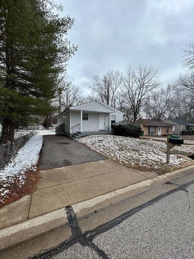 Building Photo - Charming 3-Bedroom Home in a Convenient Lo...