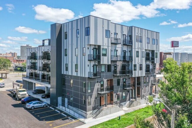 Building Photo - 245 Kingston Cedar Rapids