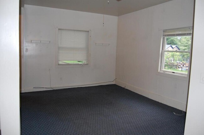 Building Photo - 320 N Pitt St