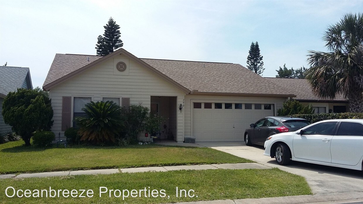 Primary Photo - 790 Pine Shores Cir