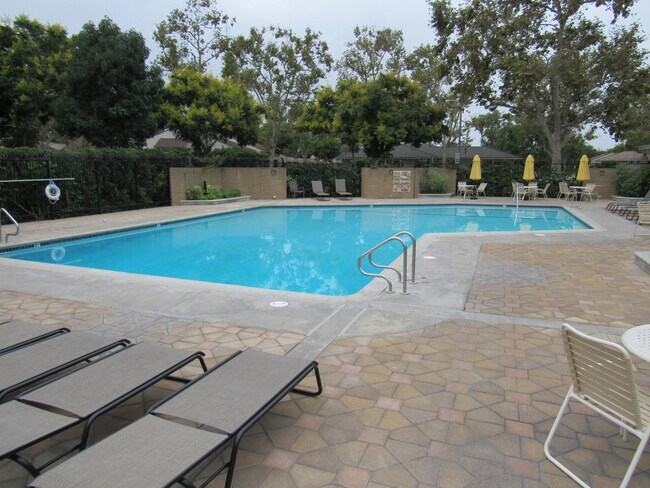 Foto del edificio - 5175 Thorn Tree Ln