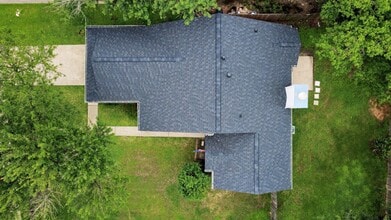 Building Photo - 8447 Lake Crystal Dr