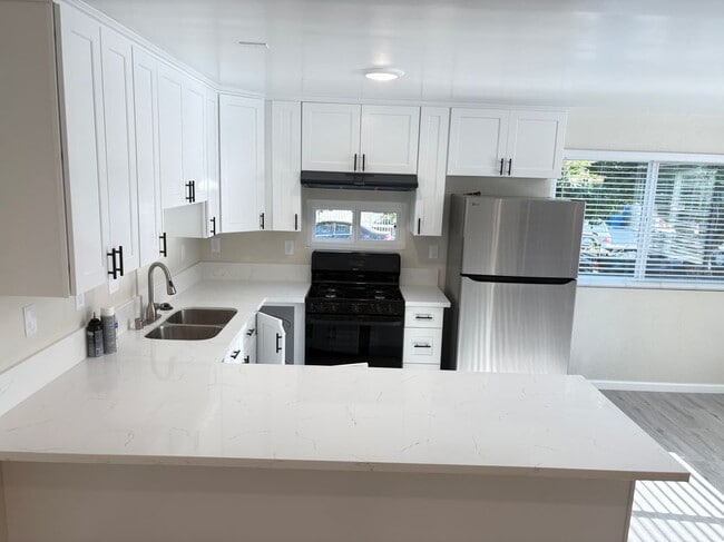 Building Photo - 11555 Archwood St