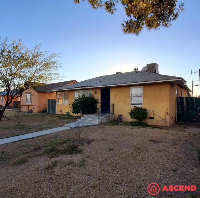 Building Photo - Charming 3BR/2BA Home in Bakersfield – 1,708 Sq Ft with Stove Included!